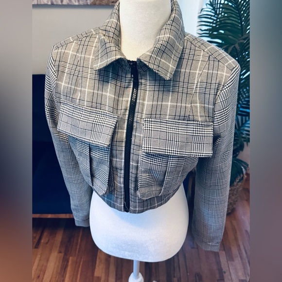 Plaid Gray, Black and White Women's Cropped Jacket (The Seek) - Picture 9 of 11